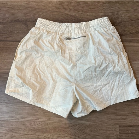 Free people movement women’s white cinch shorts size XS athletic lined crinkle - Picture 2 of 10